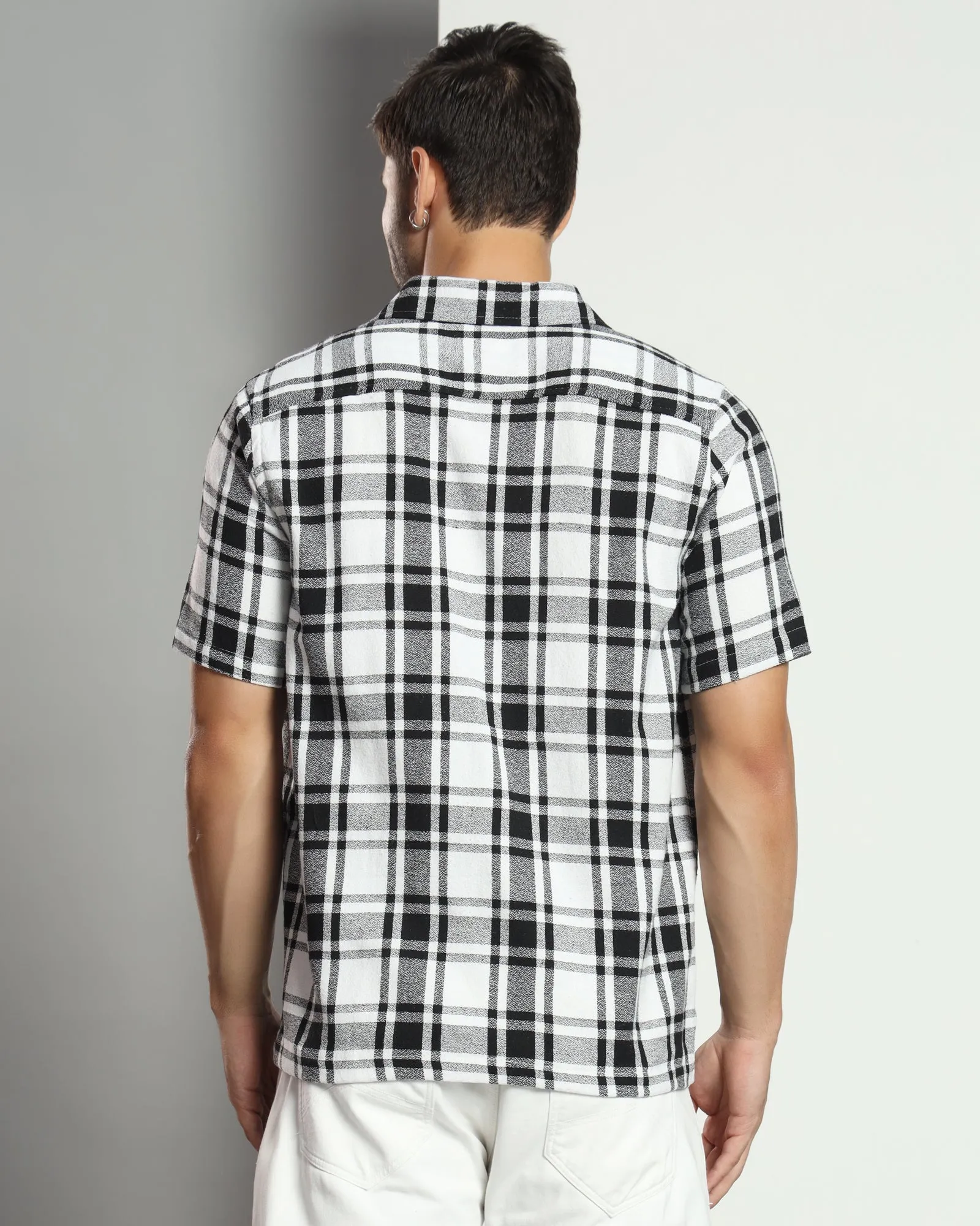 Chimpaaanzee Men Black & White Regular Fit Shirt