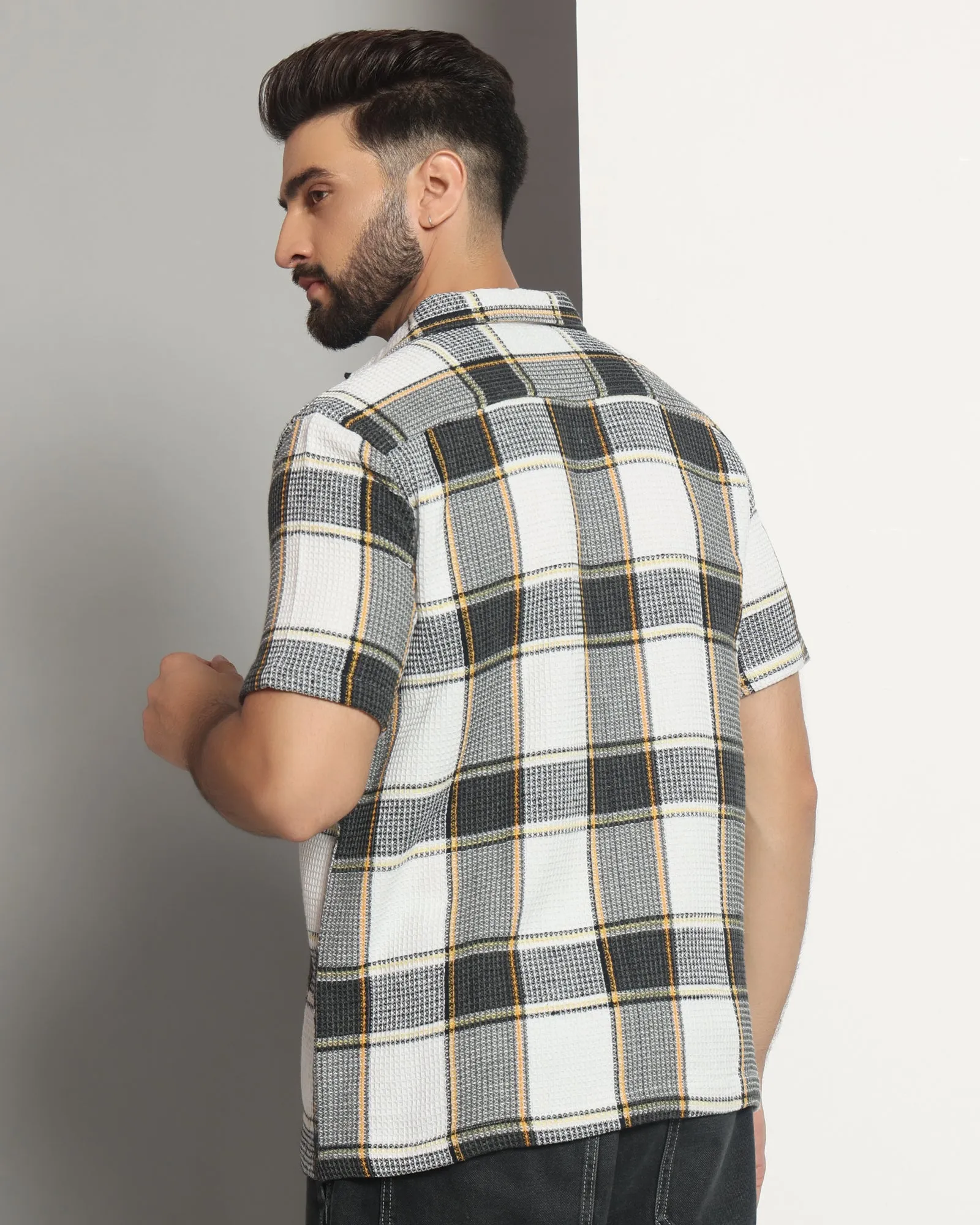 Chimpaaanzee Men Grey & White Regular Fit Shirt